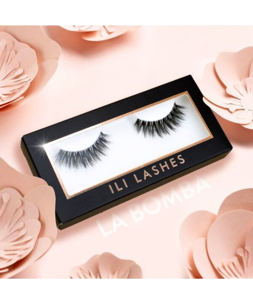 Ψεύτικες βλεφαρίδες σε ταινία La Bomba της ILI Cosmetics