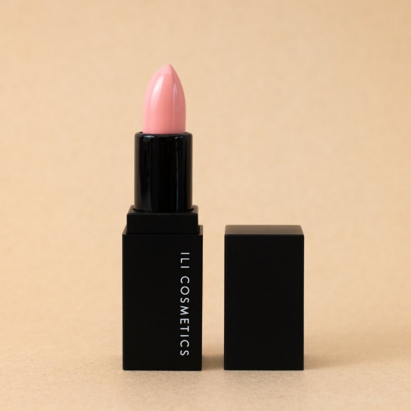Ροζ ματ κραγιόν Lollipop με βελούδινο τελείωμα της ILI Cosmetics
